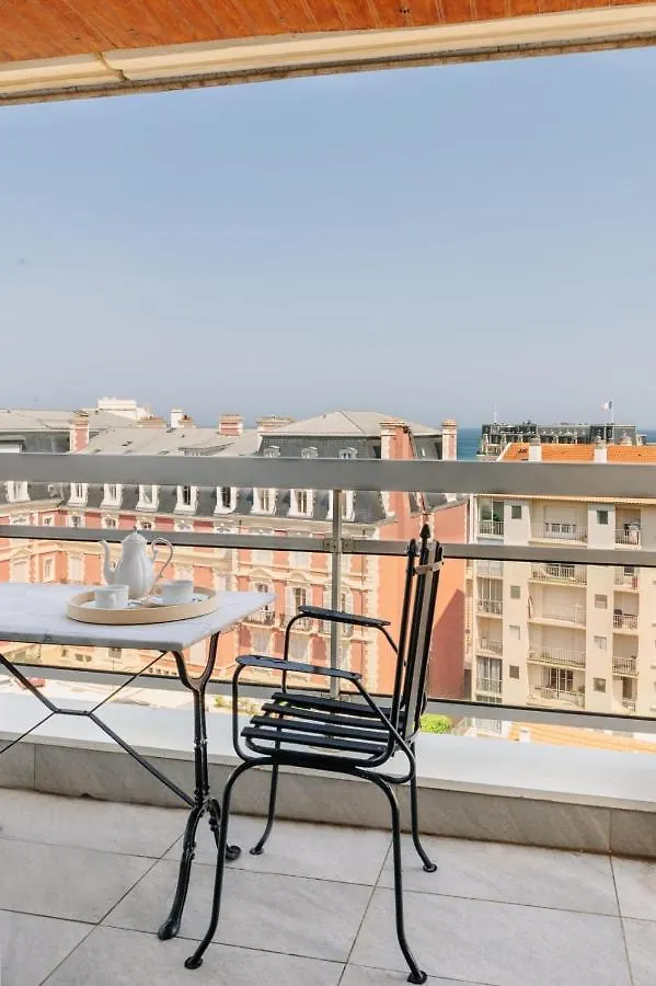 Le Perchoir - High Up In The Heart Of Biarritz Apartment